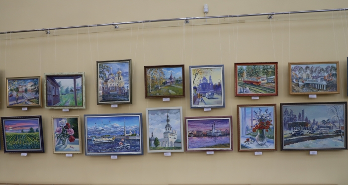 В Клинцах открылась выставка  «Есть только миг…»