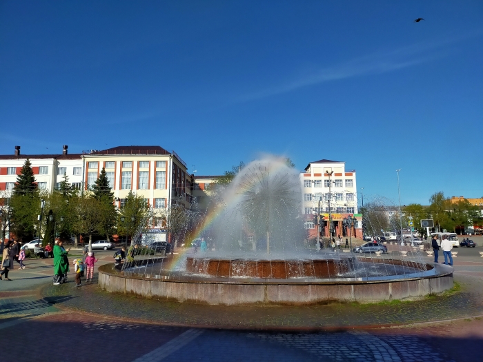 В Клинцах открыли сезон работы фонтанов «Центральный» и «Вальс дождя»