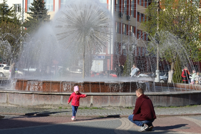 В Клинцах открыли сезон работы фонтанов «Центральный» и «Вальс дождя»