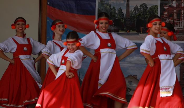 В Клинцах отмечают День государственного флага РФ