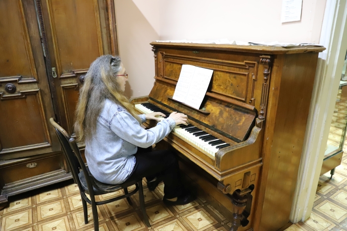 В Клинцах после реставрации и настройки снова заиграло старинное немецкое фортепиано