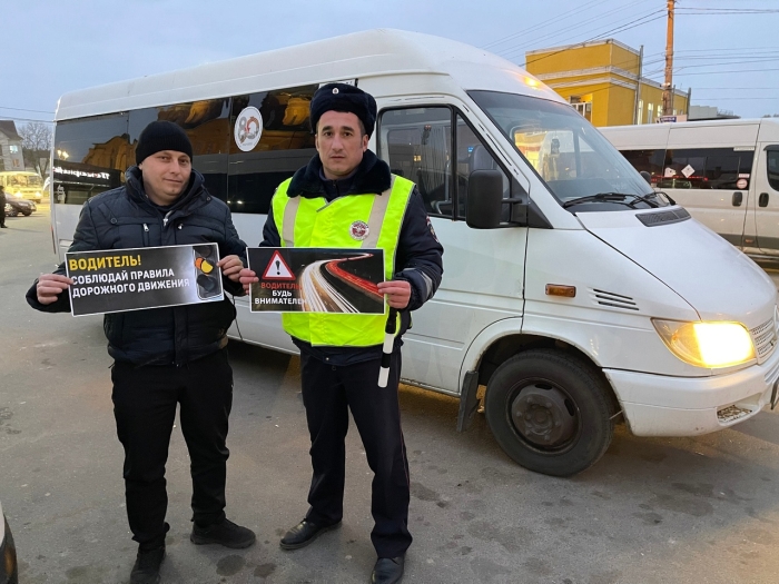 В Клинцах сотрудники Госавтоинспекции проводят сплошные проверки автобусов