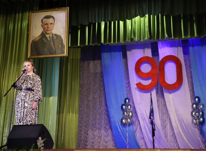 Гимназии №1 им. Ю.А. Гагарина - 90 лет полёт нормальный!