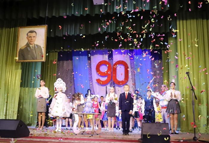 Гимназии №1 им. Ю.А. Гагарина - 90 лет полёт нормальный!