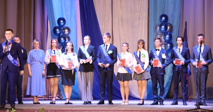 «Государство Гагаринец»: в День космонавтики в Клинцах состоялся торжественный вечер «За честь гимназии-2024»