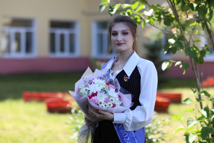 Вальс, голуби и слезы расставания: 25 мая последний звонок прозвенел для выпускников клинцовской гимназии