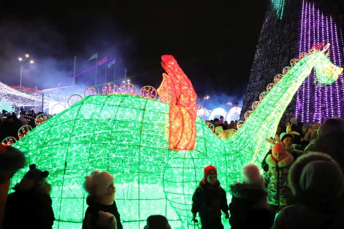 В Гомеле зажгли новогодние огни на главной городской елке