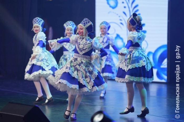 Концерт ко Дню единения народов Беларуси и России собрал в Гомеле около тысячи человек