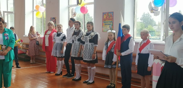 1 сентября 2023 года: В школах города Клинцы и Клинцовского района прошли торжественные линейки, посвященные Дню знаний