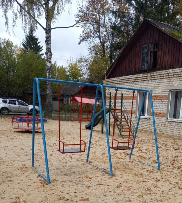 В селе Гута Корецкая Клинцовского района завершилось обустройство детской площадки