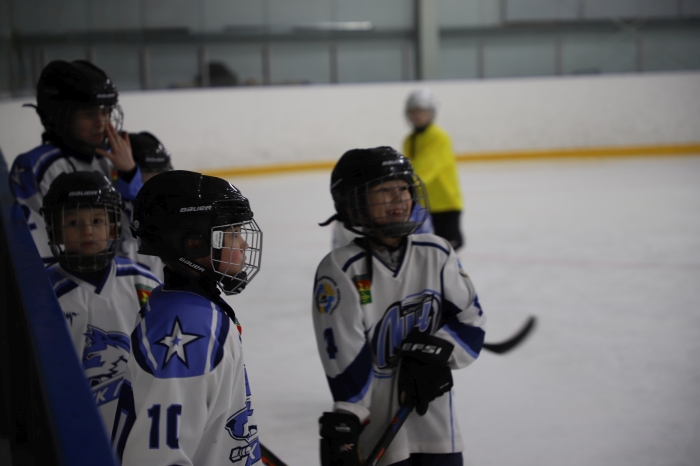 В Клинцах хоккей играют настоящие мальчишки и… девчонки!