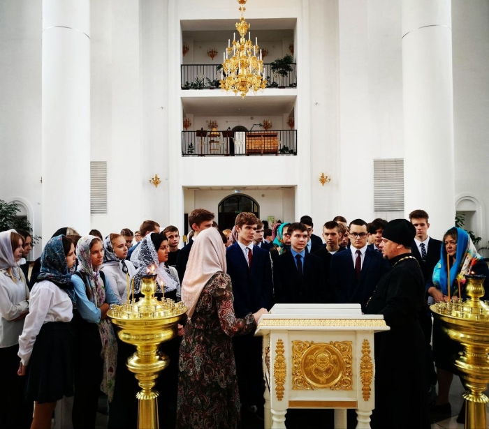 В Клинцах для школьников провели экскурсию «Под сводами храма»