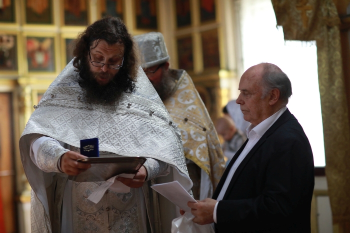 Клинчане поздравляют священника Михаила Смирнова с 15-летием посвящения в священный сан