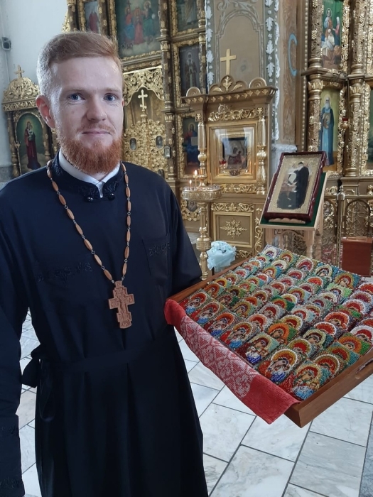 В Клинцах освятили вторую партию вышитых икон для участников СВО