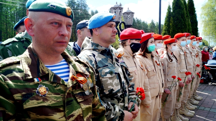 День Победы в Клинцах 9 мая 2021: возложение цветов, мотопробег, открытие фонтанов, поздравление «фронтовых бригад», высадка деревьев, танцевальный марафон и др.