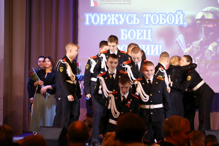 В Клинцах с триумфом прошел праздничный концерт «Горжусь тобой, боец России!»