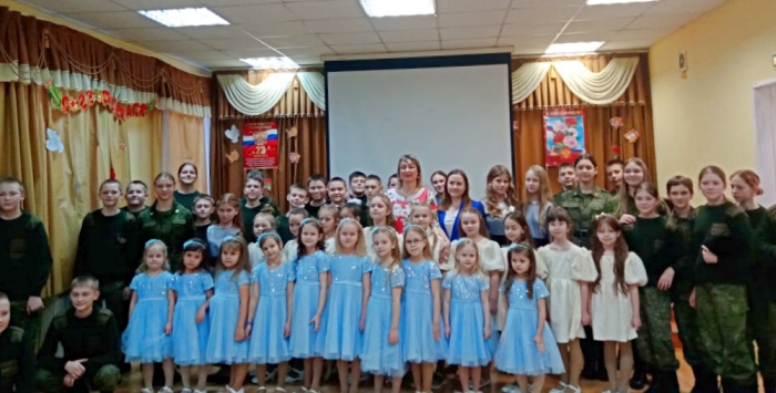 Вокально-эстрадный коллектив «Лимонад» выступил с концертной программой перед кадетами в Клинцах