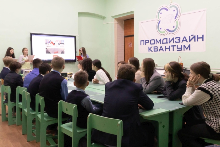В Клинцовском кванториуме со школьниками поделились мастерством создания логотипов и визиток