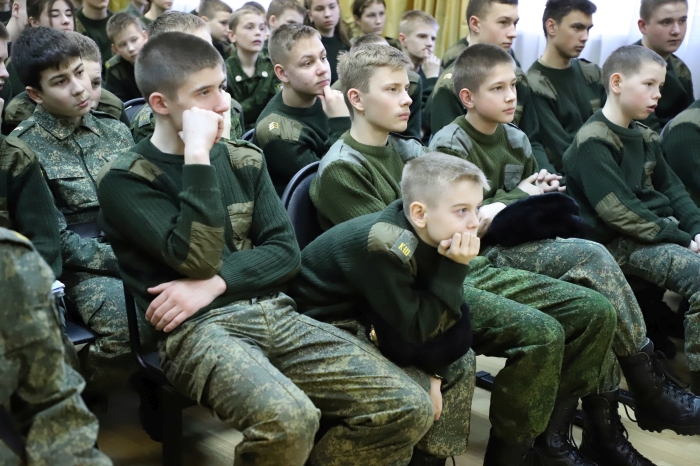 В Клинцовской кадетской школе прошел урок мужества и интерактивная выставка образцов вооружения