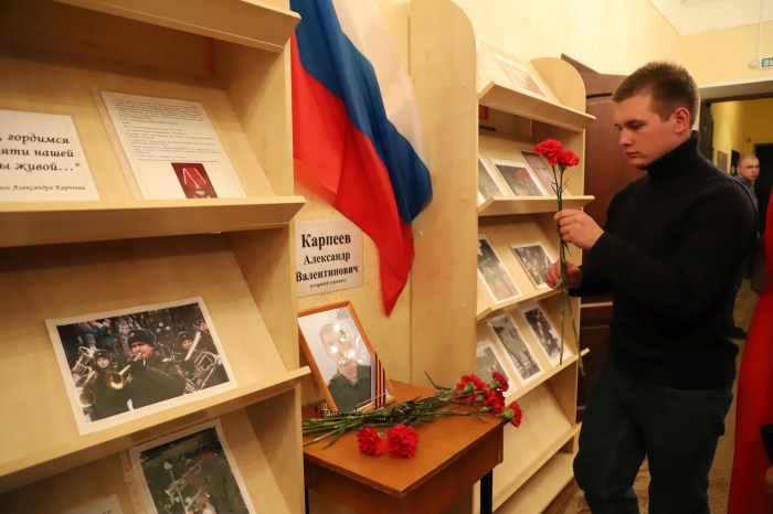 В Клинцах открыли экспозицию памяти Александра Карпеева, погибшего при исполнении воинского долга
