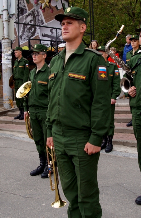 В Оренбургской области открыта мемориальная доска в честь музыканта военного оркестра Клинцовского гарнизона Александра Карпеева