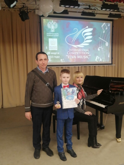Юный саксофонист из Клинцов успешно выступил на международном конкурсе в Санкт-Петербурге