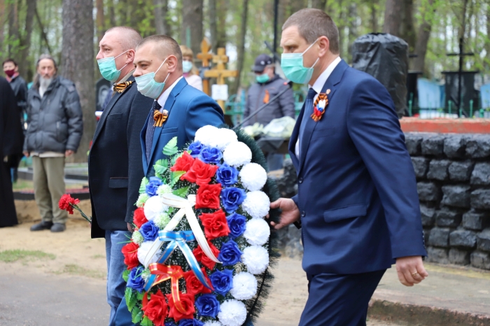 В Клинцах состоялась церемония возложения венков к памятникам и обелискам воинской славы