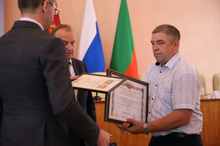 Девять поселений Клинцовского района получили свидетельства о регистрации флагов и гербов