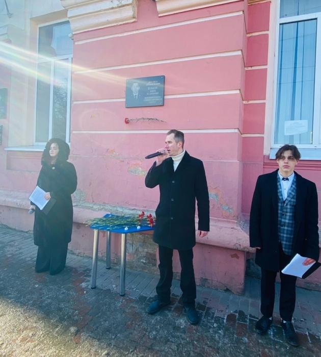 В Клинцах состоялось открытие мемориальной доски в честь полицейского, погибшего при исполнении служебных обязанностей