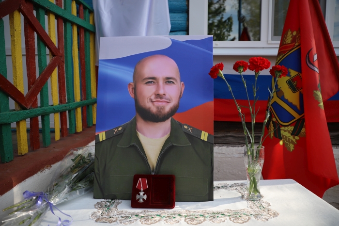 В Клинцовском р-не открыли мемориальную доску в память об Дмитрии Коцебо, погибшим в ходе спецоперации