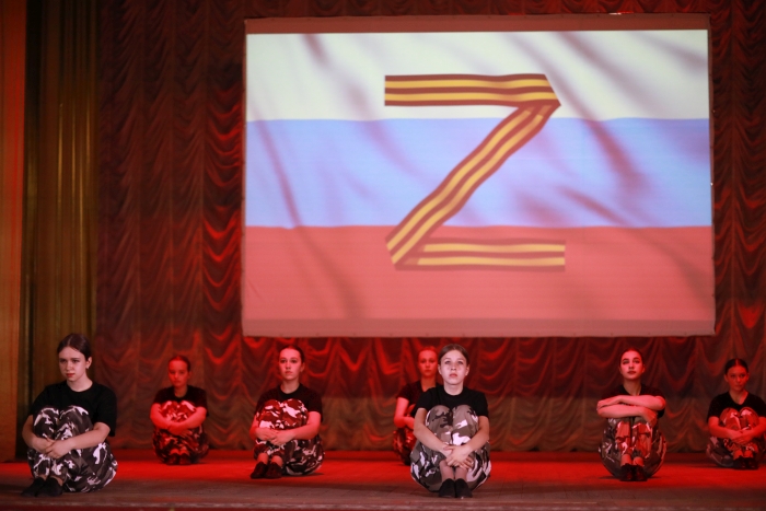 В Клинцах состоялся театрализованный концерт «Памяти павших будем достойны!»