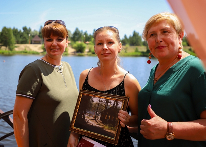 В Клинцах в День семьи, любви и верности состоялось награждение победителей фотоконкурса «Тепло родного очага»