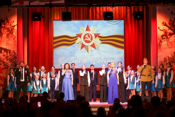 В Клинцах прошло торжественное собрание, посвященное Дню Победы