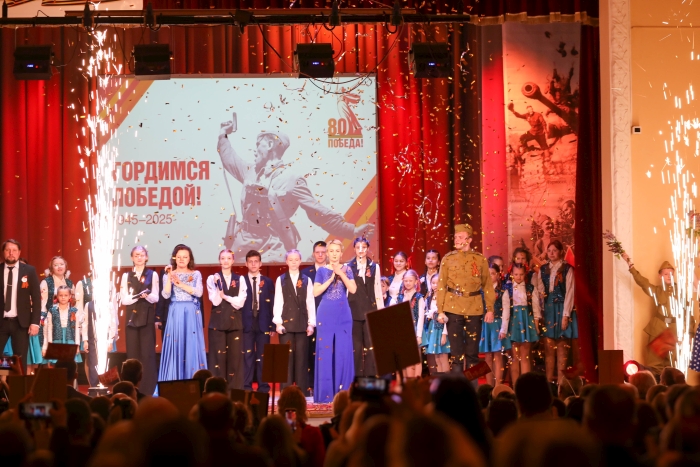 В Клинцах прошло торжественное собрание, посвященное Дню Победы