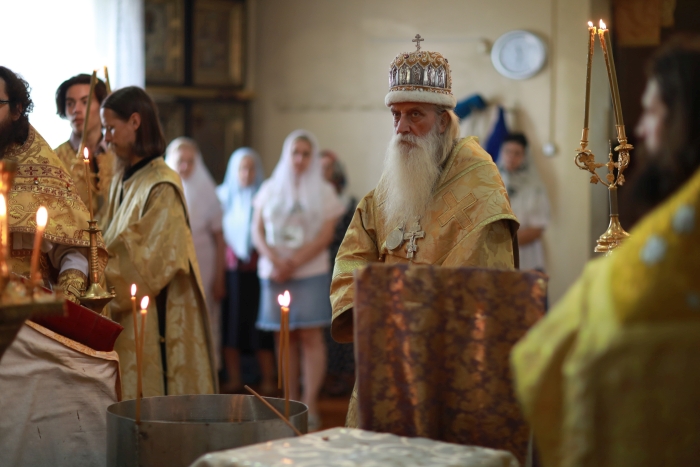 В Клинцах митрополит Корнилий освятил колокола звонницы храма в честь Преображения Господня