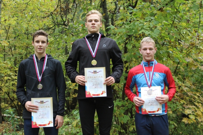 Клинцовские бегуны успешно выступили в областном чемпионате по легкоатлетическому кроссу