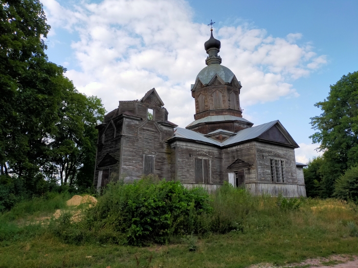Церковь Михаила Архангела в Крапивне