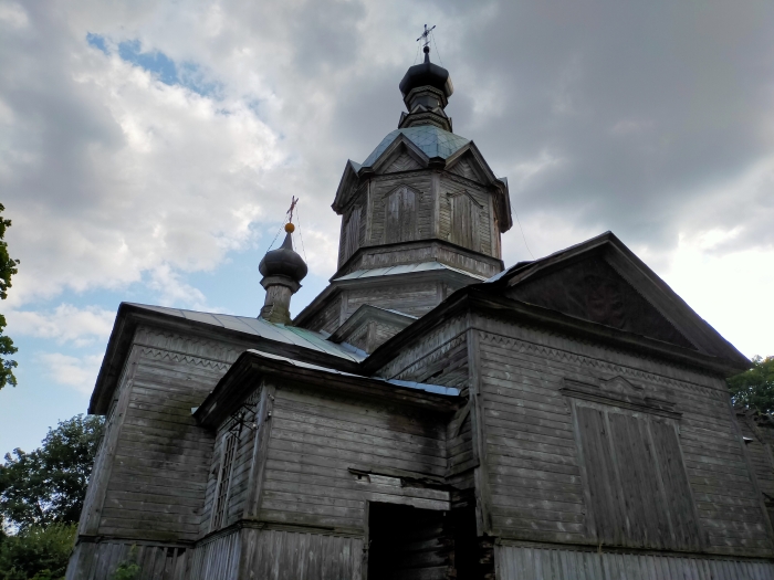 Церковь Михаила Архангела в Крапивне