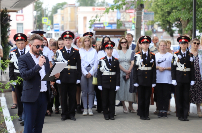 В Клинцах торжественно открыли бюст Василию Лановому