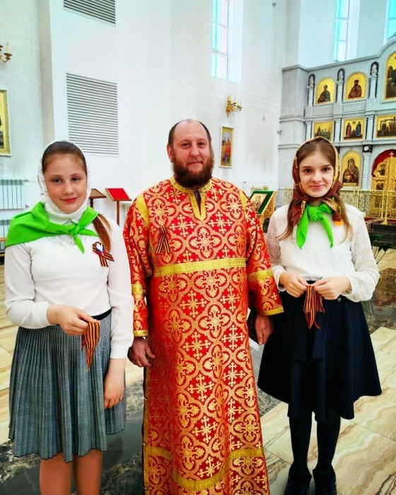 В Богоявленском кафедральном соборе в Клинцах православные волонтеры провели акцию «Георгиевская ленточка»
