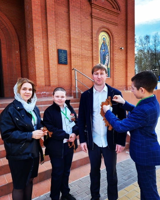 В Клинцах православные волонтеры провели акцию «Георгиевская ленточка»