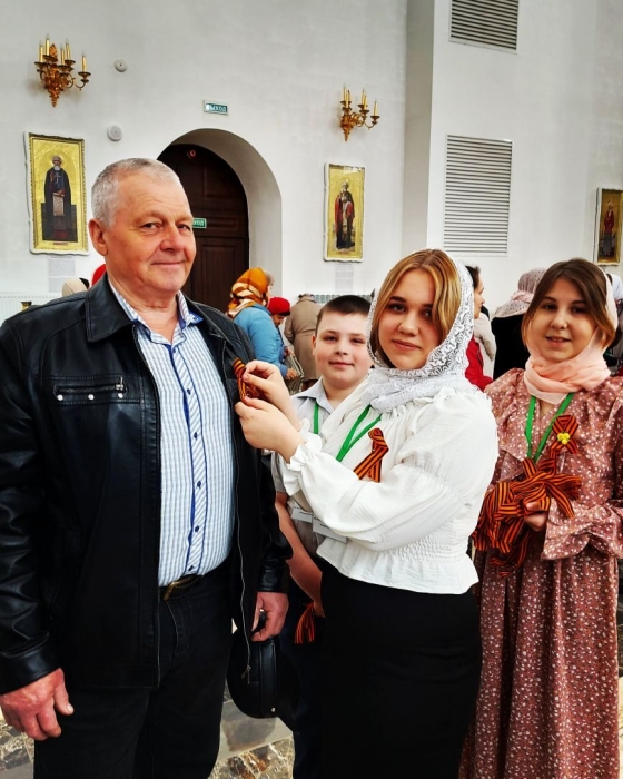 В Клинцах православные волонтеры провели акцию «Георгиевская ленточка»