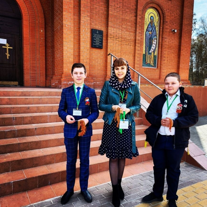 В Клинцах православные волонтеры провели акцию «Георгиевская ленточка»