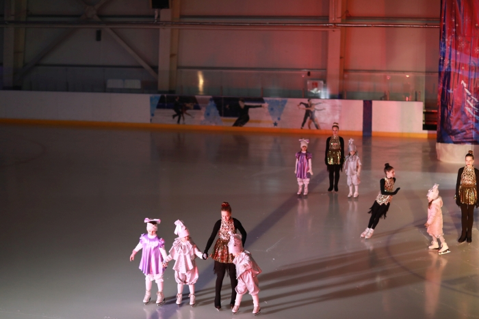В Клинцах состоялось музыкальное представление на льду