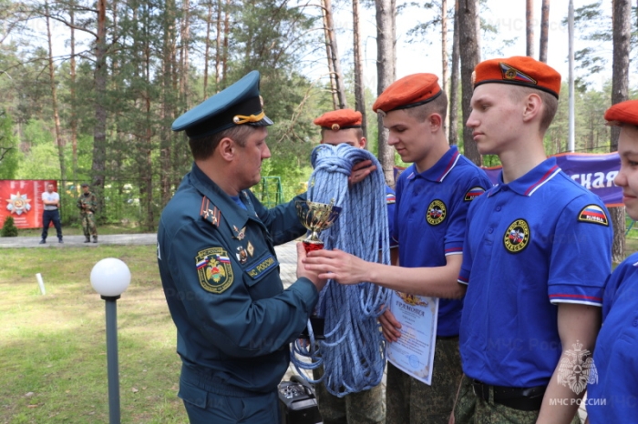 Команда Клинцовской кадетской школы стала победителем региональных соревнований «Школа безопасности»