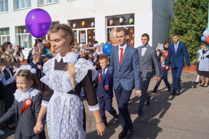В школах города Клинцы и Клинцовского р-на прошли торжественные линейки, посвященные Дню знаний