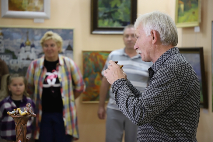 В Клинцах открылась передвижная художественная выставка «Брянские художники пограничным районам»