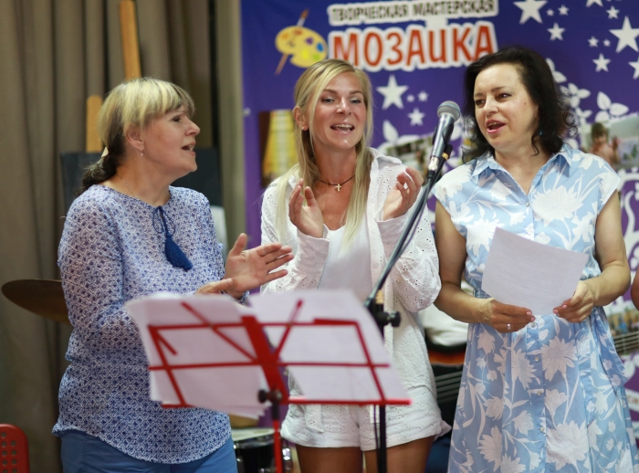 В Клубе клинцовских меломанов прошел концерт «Какая песня без баяна?»
