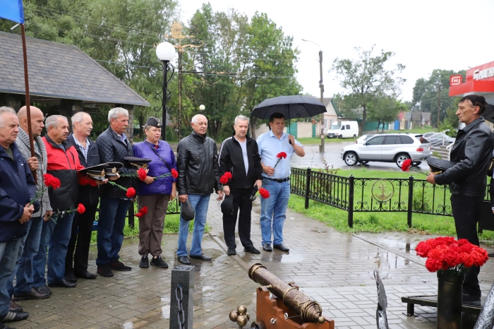 В Клинцах почтили память погибших подводников АПЛ «Курск»