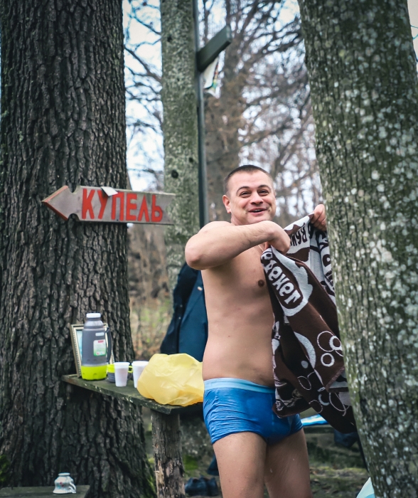 В Клинцах представители ЛДПР отметили День моржа заплывом 